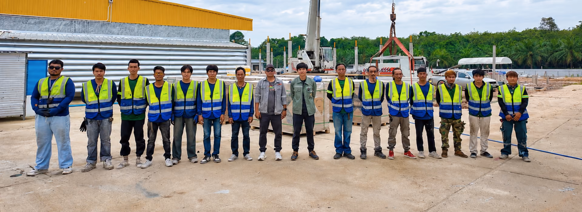 ภาพทีมงานผู้เชี่ยวชาญจาก TG Solar พร้อมให้บริการติดตั้งโซล่าเซลล์ ติดตั้ง EV Charger งานระบบไฟฟ้า